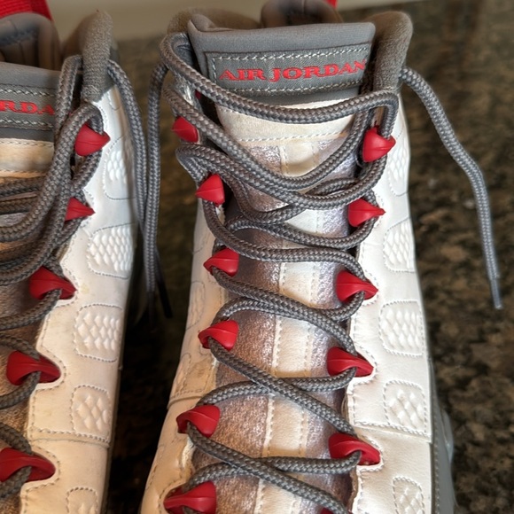 Air Jordan women’s retro 9 fire red Gray and Red Basketball Sneakers EUC 9.5 - Picture 7 of 13